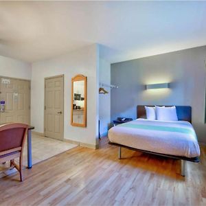 Queen Bed Accessible Kitchenette Non-Smoking